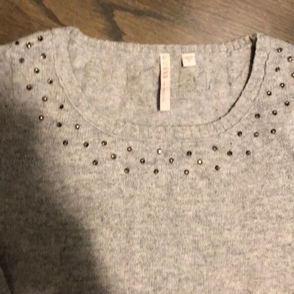 Guess sweater with rhinestones - Picture 2 of 4